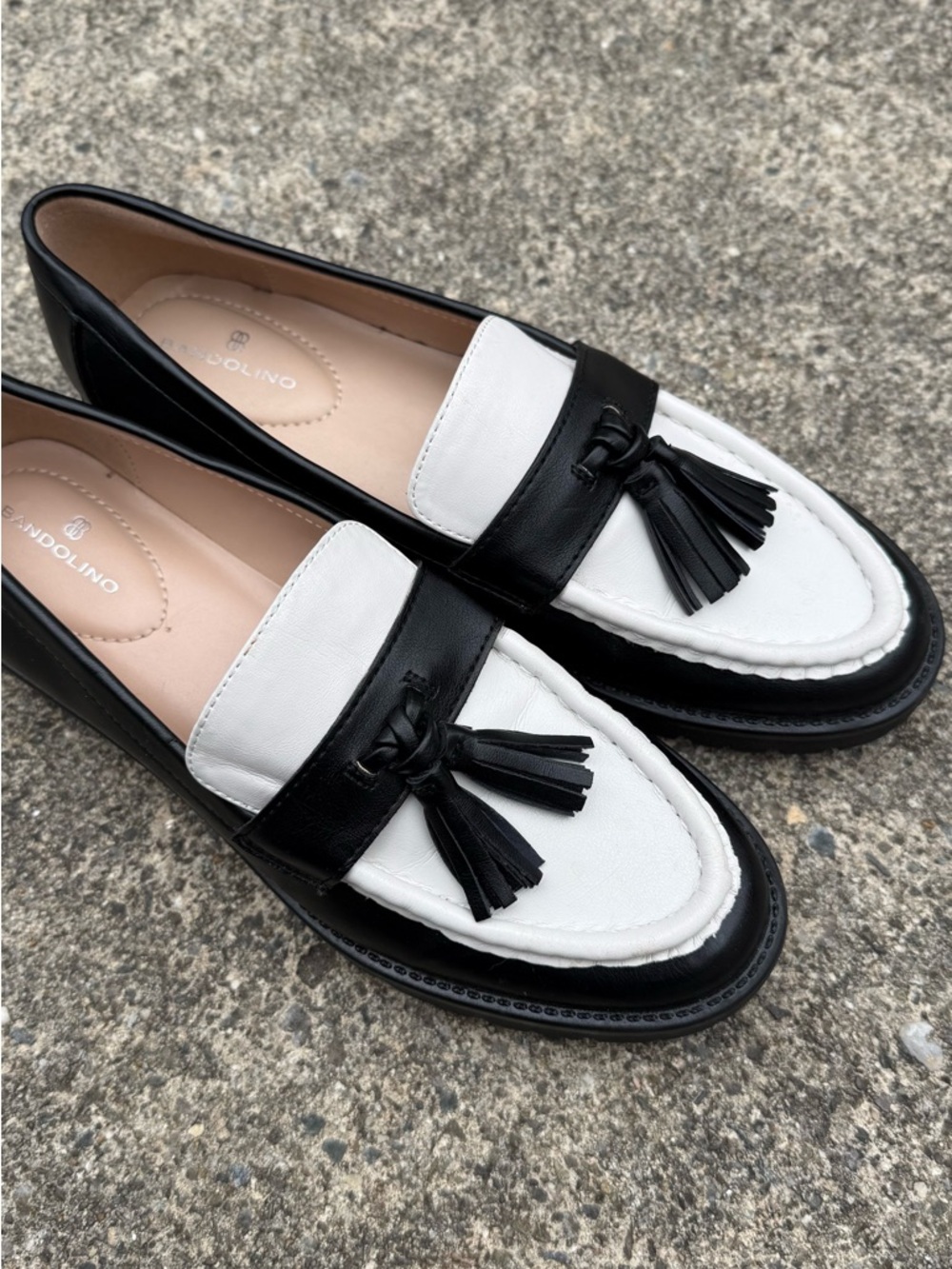 Bandolino Women's Fillus Tassel Loafers Women size 9 black and white - Picture 4 of 13